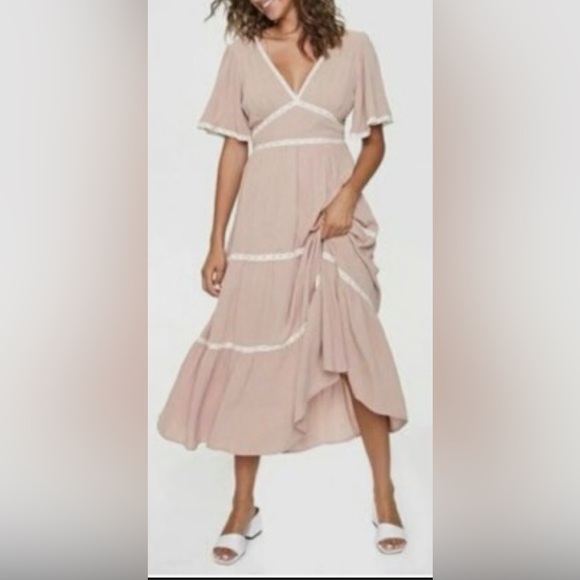 IVY MAY Dresses & Skirts - Blush V-Neck Tiered Maxi Dress with Lace Trim